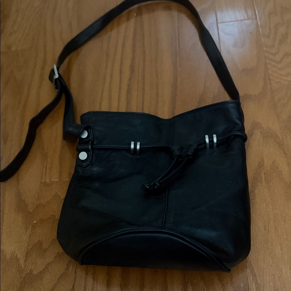 Perlina Black Crossbody Bag